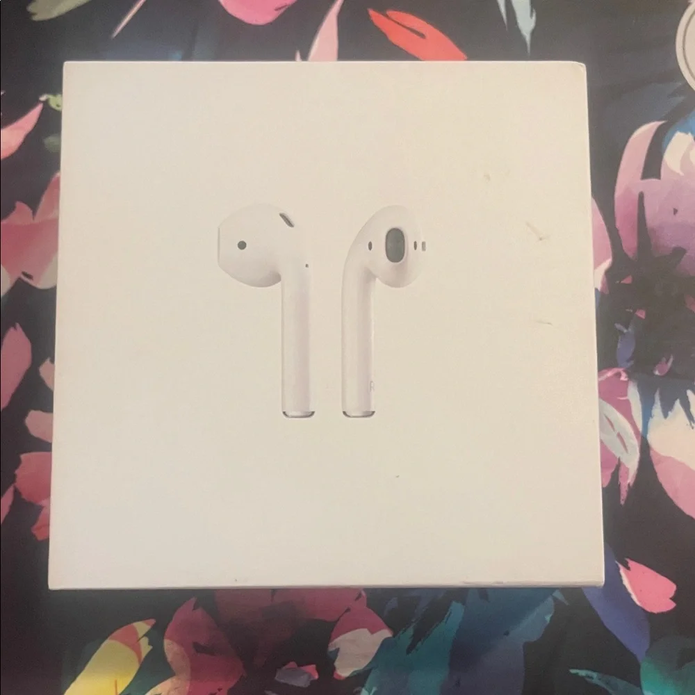 Apple AirPods with Charging Case - White generation 2